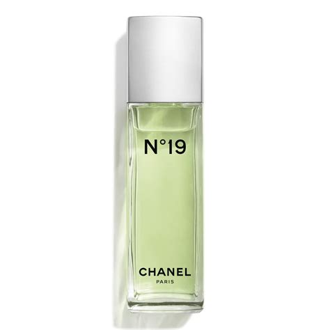 Chanel: No. 19 vs. Cristalle 